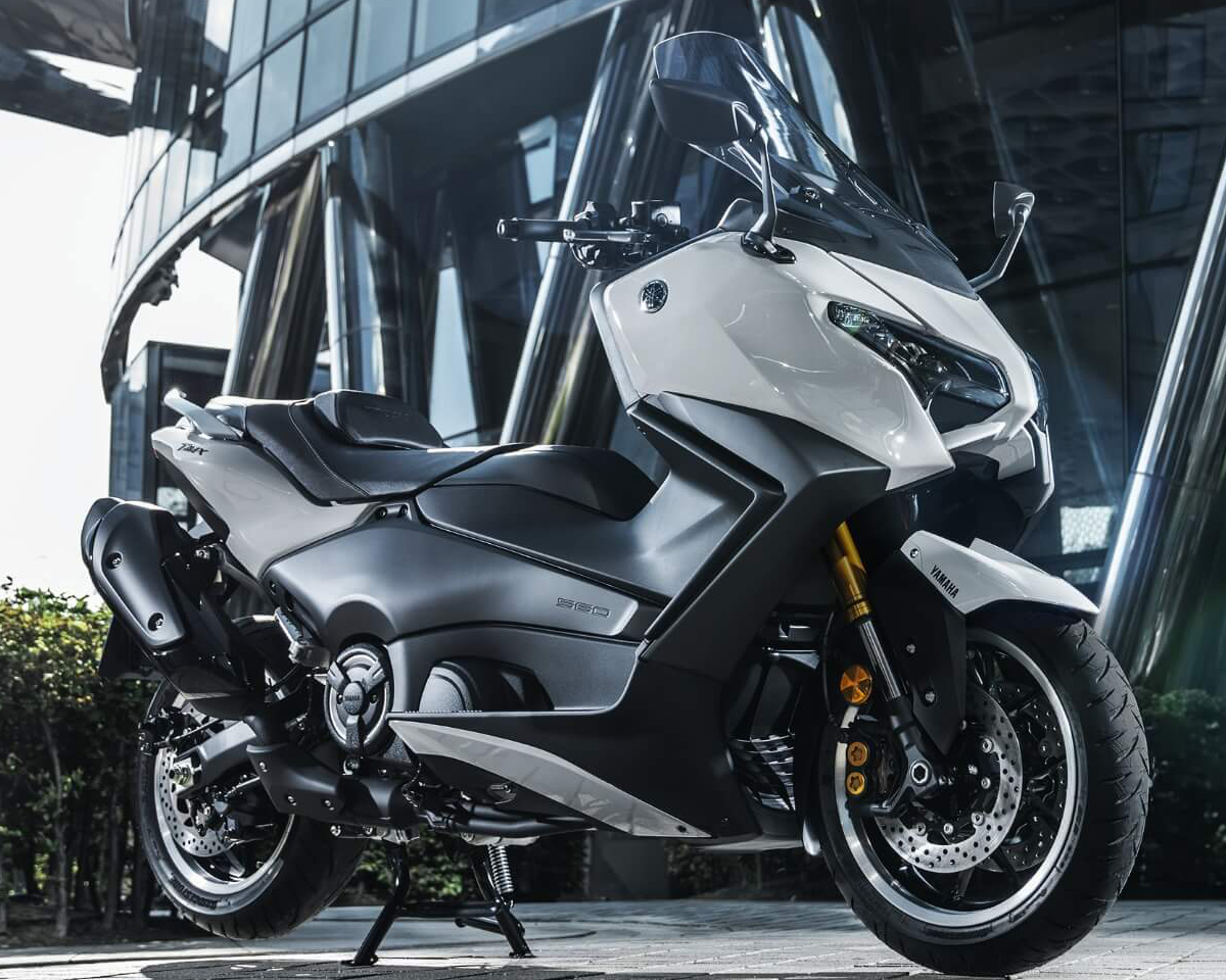 オートマチックスポーツ「TMAX560 25th Anniversary ABS」発売～「TMAX560 TECH MAX ABS」にもプレミアムな新色追加～